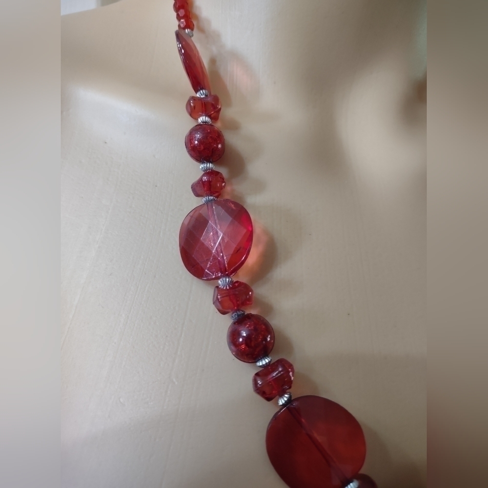 Red women's unbranded fashion necklace - Picture 2 of 4